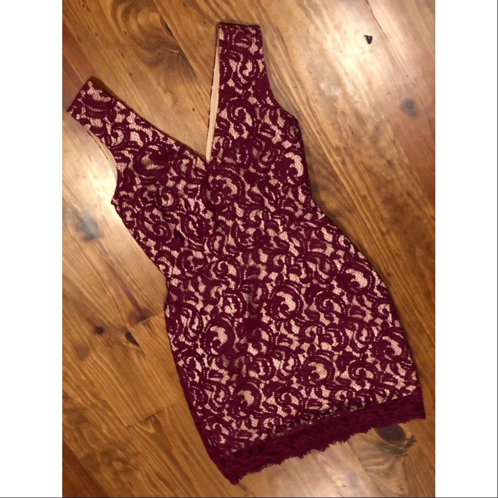 Venus Lace Dress Burgundy